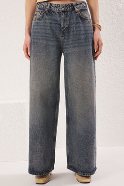 Koyu Mavi Soluk Efekt Dusuk Bel Wide Leg Jeans TWOSS25JE00193 - Trendyolmilla фото 3