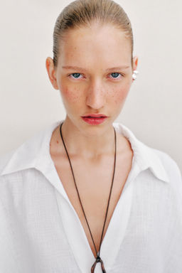 CAMISA CON LINO BAJO ABULLONADO / Blanco - Zara фото 3