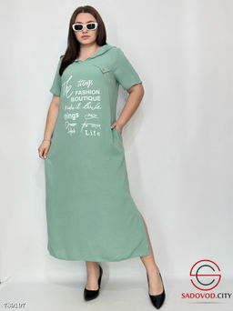 Женское длинное платье с капюшоном