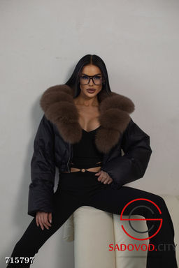 Женская куртка-пуховик с натуральным мехом