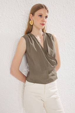 Trendyolmilla Haki Modal Omuzlar? Buzgulu Drapeli Anvelop Dokuma Bluz TWOSS25BZ00246