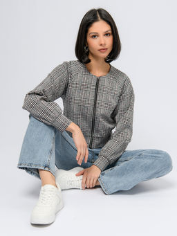 Жакет серого цвета укороченный с розовой клеткой и объемными рукавами - 1001dress фото 4