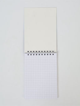 Цена за 8 ш. Блокнот А6, 40 л. мягкая обложка, на гребне Волшебного праздника МИКС