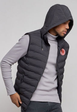 Жилетка мужская утепленная с капюшоном черного цвета 886Ch