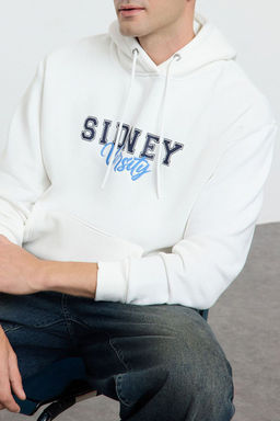 Ekru Oversize/Genis Kesim Yaz? Bask?l? Kapusonlu Sweatshirt TMNAW25SW00078