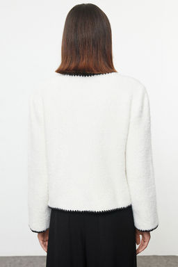 Ekru Tuylu Yumusak Dokulu Ceket Gorunumlu Triko H?rka TWOAW25HI00009
