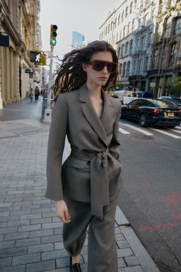 BLAZER WITH SHOULDER PADS AND BELT - Zara фото 2