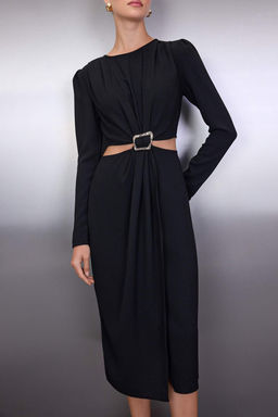 Siyah Cut out ve Aksesuar Detayl? Anvelop Etekli Midi Dokuma Elbise TWOAW26EL00179 - Trendyolmilla фото 3