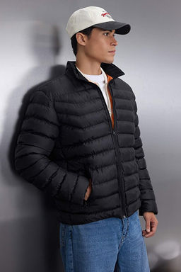 Siyah Regular Fit Dik Yaka _i_me R_zgara ve Suya Dayan_kl_ Mont TMNAW23MO00001
