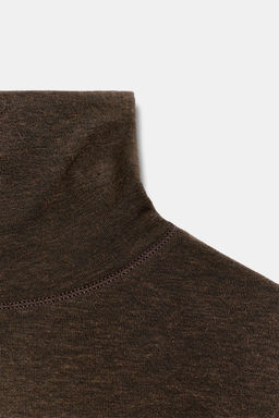 CAMISETA CUELLO ALTO ASIM?TRICA / Marr?n - Zara фото 8