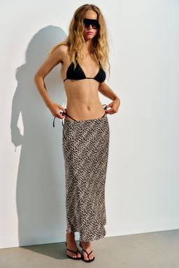 FALDA MIDI SATINADA / Leopardo / Tostado