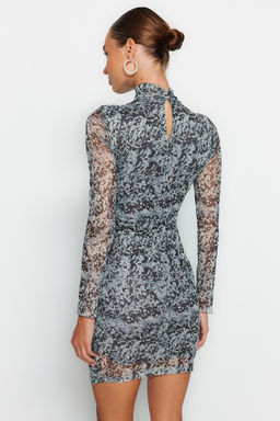 TRENDYOLMILLA Gri Desenli Drape Detayl? Fitted/Vucuda Oturan Dik Yaka Tul Mini Orme Elbise TWOAW24EL00124