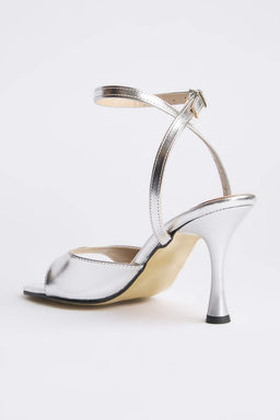 Gumus Kad?n 9 cm Klasik Topuklu Ayakkab? TAKSS26TO00010