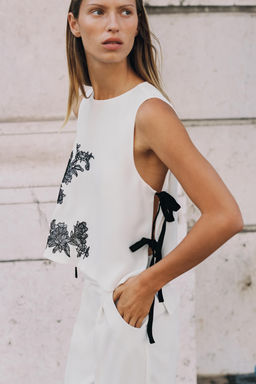 EMBROIDERED FLORAL TIE TOP