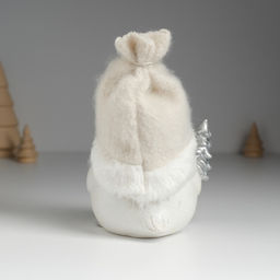 Фигурка полистоун «Воробушек в шапке с серебристой ёлкой», 10×8.5×13 см