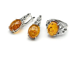 Кольцо Серьги с янтарем имитация размер 18