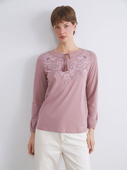 Ba?lamal? Yaka ?i?ekli Bluz