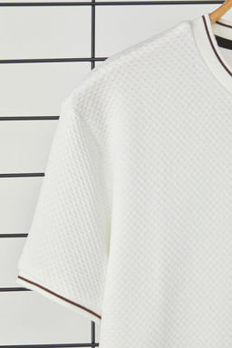 TRENDYOL MAN Beyaz Regular/Normal Kesim Dokulu Triko Bantl? T-Shirt TMNSS25TS00042 - Trendyolmilla фото 9