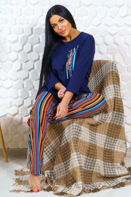 Костюм женский, цвет синий бежевый красный