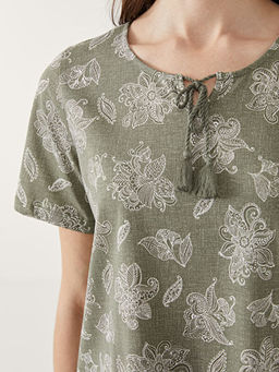 Ba?lamal? Yaka ?i?ekli Bluz