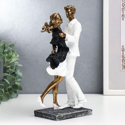 Фигурка полистоун «Влюблённые в белой одежде, с палантином», 25×10×13 см