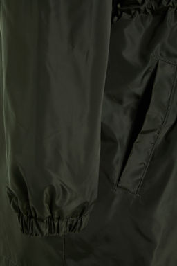 Haki Oversize Kapusonlu Su Gecirmez Yagmurluk Mont TWOAW24MO00160