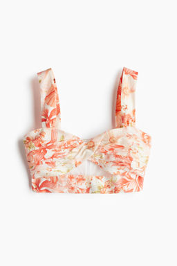 Top cropped con detalle girado