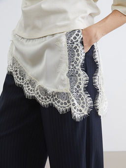 Bisiklet Yaka Dantel Detayl? Kad?n Ti??rt