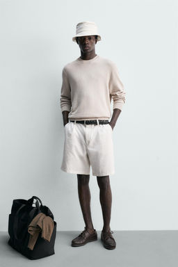 BERMUDA REGULAR FIT PLIEGUES / Blanco roto