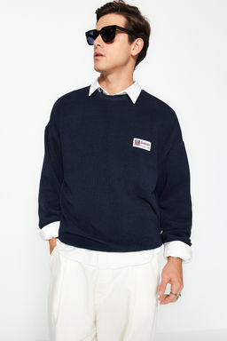 TRENDYOL MAN Lacivert Oversize/Genis Kesim Yumusak Dokulu Kolej Temal? Sweatshirt TMNAW24SW00245 - Trendyolmilla фото 3