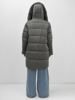 Пальто зимнее утепленное с мехом и капюшоном тренд темно-зеленого цвета 7630TZ - Visdeer фото 18