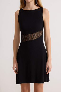 Siyah Belden Ac?lan Kay?k Yaka Kolsuz Dantel Detayl? Mini Dokulu Orme Elbise TWOSS26EL00111 - Trendyolmilla фото 3