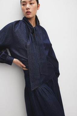 Blusa denim con lazada