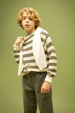 Трикотажный свитер с круглым вырезом для мальчика