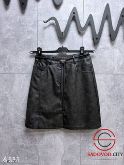 Юбка с разрезом из экокожи