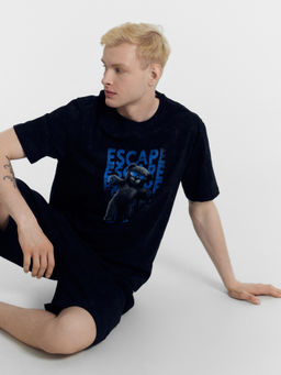 Комплект мужской (футболка, шорты) черный с дизайнерским принтом