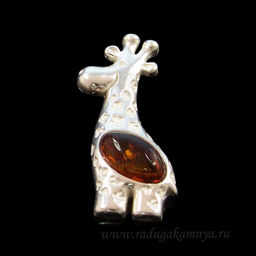 Кулон с янтарём в посеребрении жирафик 13*35мм коньячный