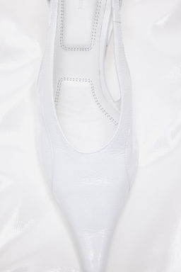 Salones destalonados de piel con tacon kitten