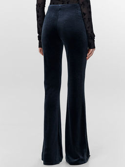 Брюки женские Mark Formelle x Ольга Бузова велюровые расклешенные черные  фото 2