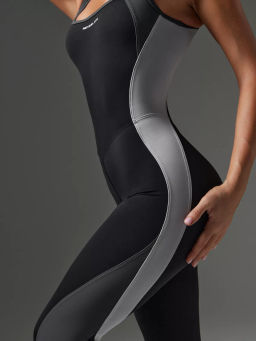 Моделирующий комбинезон на широких бретелях