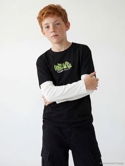 Bask?l? Erkek ?ocuk Ti??rt