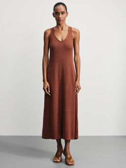 Платье из фактурной таки с V-образным вырезом / Zarina  фото 3