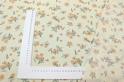 Штапель Нарциссы на молочном, ш.1.45м, вискоза-100%, 100гр/м.кв - Купава фото 6