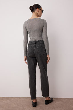 TRENDYOLMILLA Mavi Yuksek Bel Mom Jeans TWOSS23JE00085 фото 18