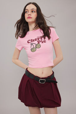 TRENDYOLMILLA Ekru Slogan Bask?l? Crop Fitted/Vucuda Oturan Orme T-Shirt TWOSS25TS00036  фото 10