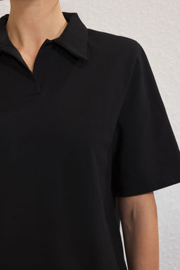 Siyah Kal?n Pamuklu Vatkal? Polo Yaka Regular/Normal Kal?p Orme T-Shirt TWOSS25TS00195