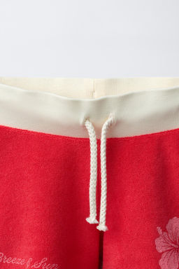 BERMUDA EFECTO TOALLA HIBISCUS / Rojo
