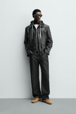 SOBRECAMISA REGULAR FIT EFECTO PIEL / Negro