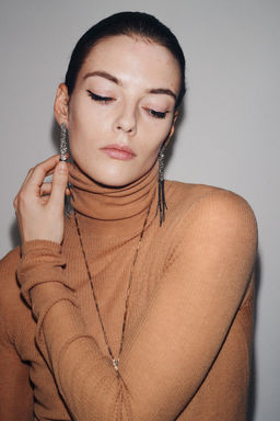 LONG SHIMMER EARRINGS