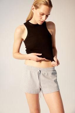 Pantalon corto gofrado